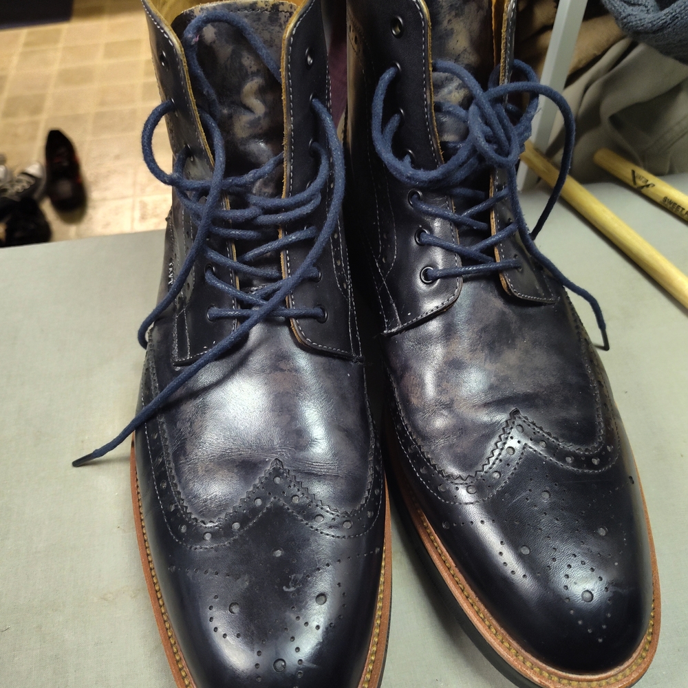 TAFT Men's Black and Tan Brogue Boots - Picture 5 of 8